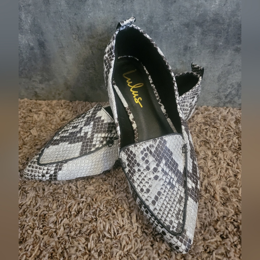 Lulus White/Black Emmy Loafers Like New